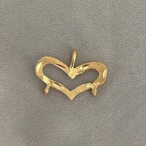 14k Gold Heart Charm Center Piece